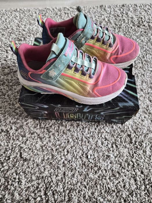 SKECHERS - маратонки и сандали