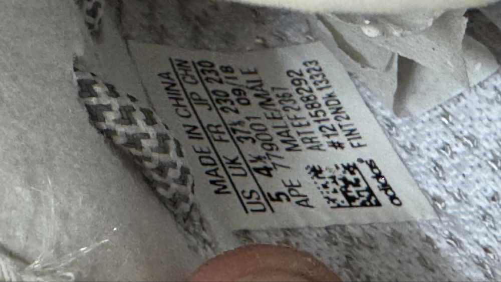 Yeezy 350 v2 noi nouti