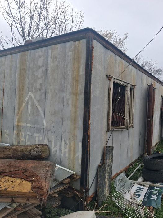 Продавам форгон с две стай