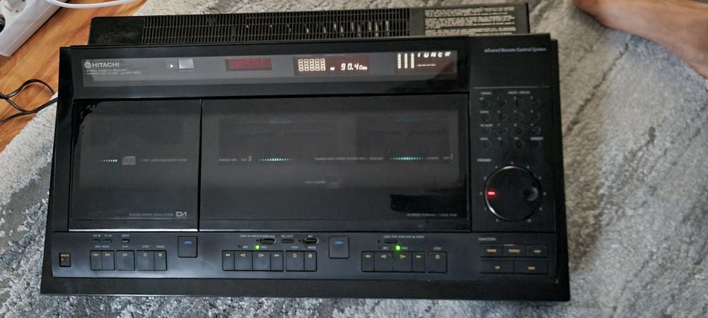 Sistem audio Hitachi, amplificat, cu radio, dublu deck si cd, raritate