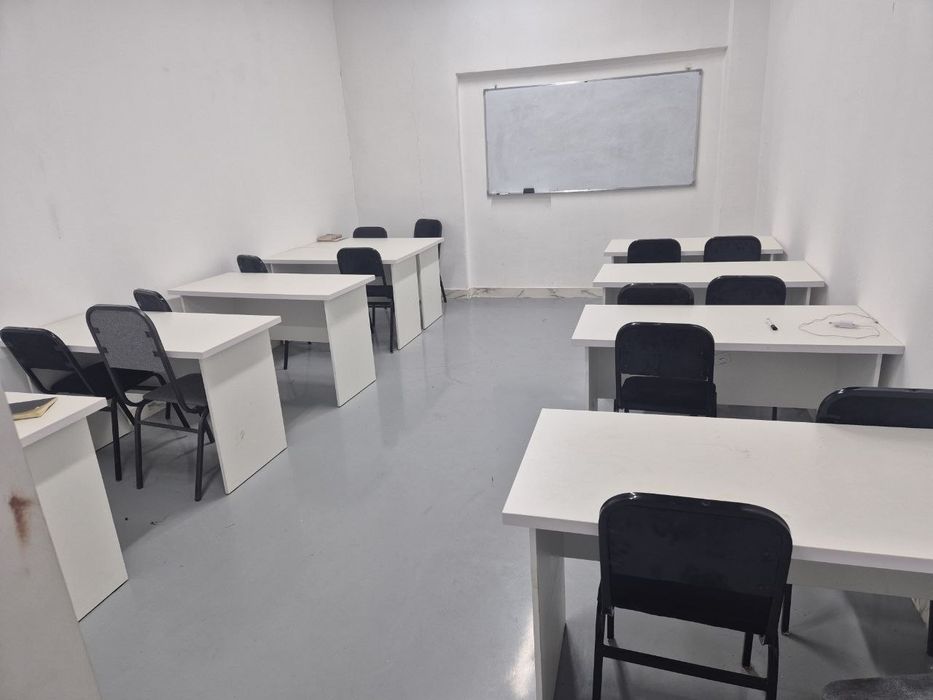 Oʻquv markazi uchun stol va stullar