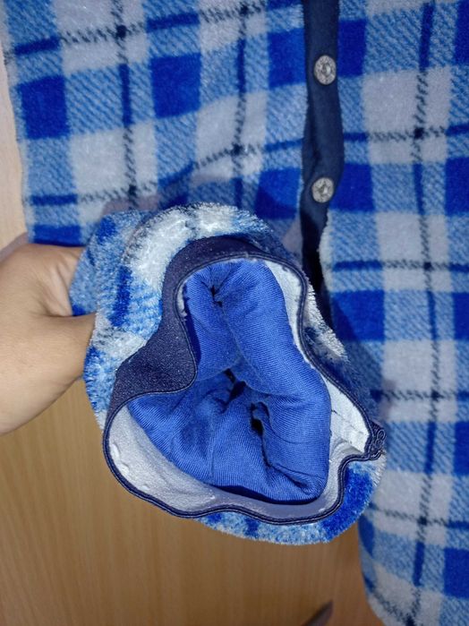 Плюшен космонавт за момче на 1 г. 80 размер 2 бройки.