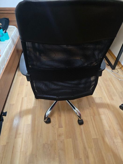 Компьютерный стол и кресло