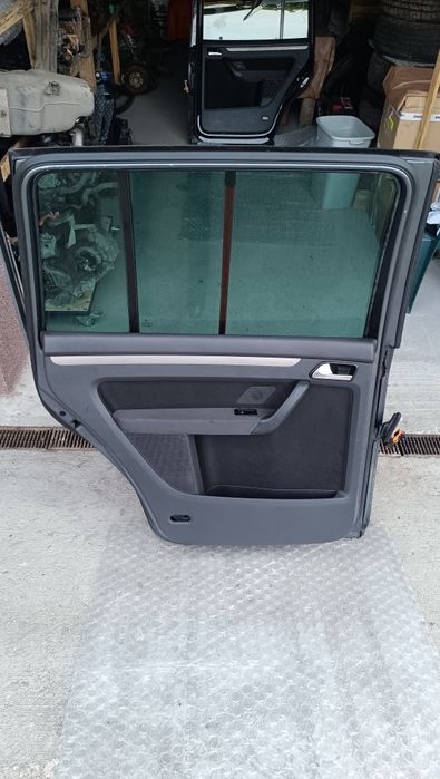 Черни врати за Тоуран 1.9 2.0 и други части ( cherna vrata za touran )