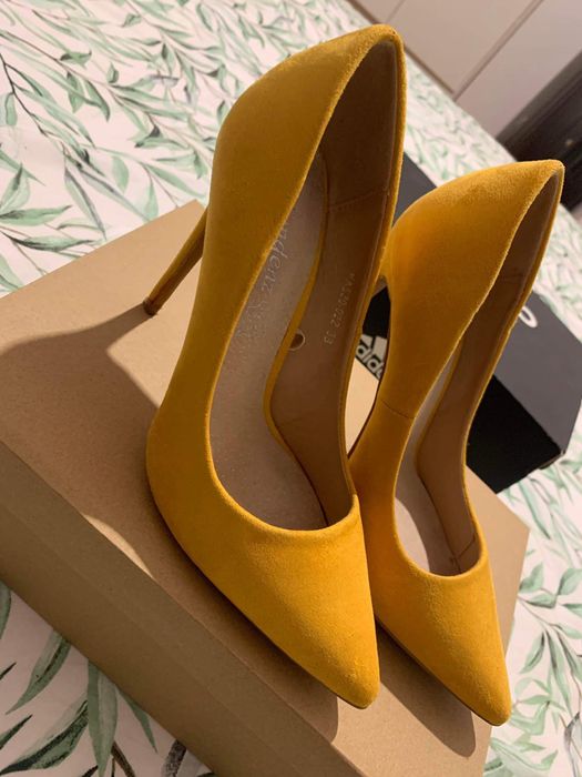 Елегантни обувки на висок ток