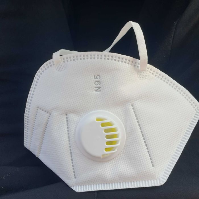 KN95/ FFP2 предпазни маски с клапа за лице