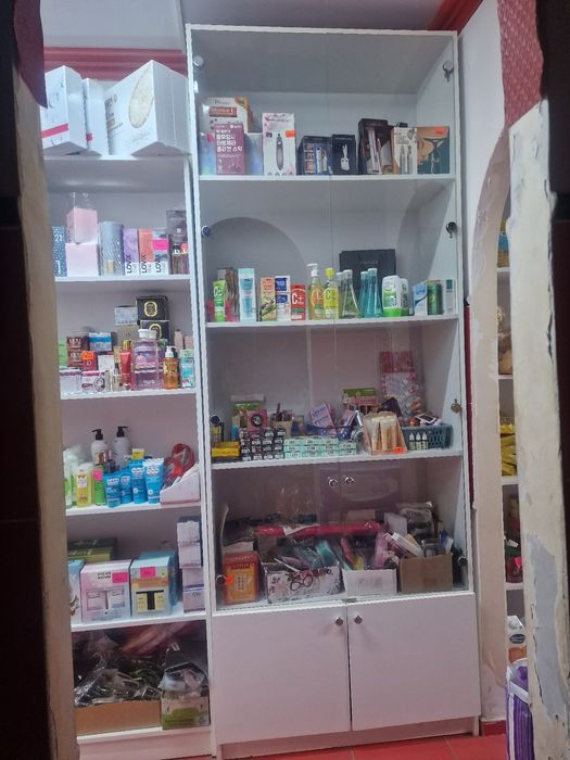 Полки, ресепшн, ветрина продается