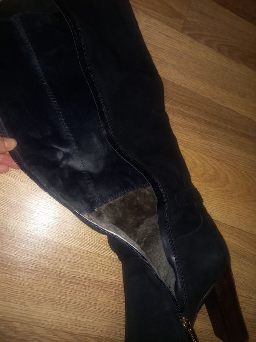 Продам замшевые сапоги