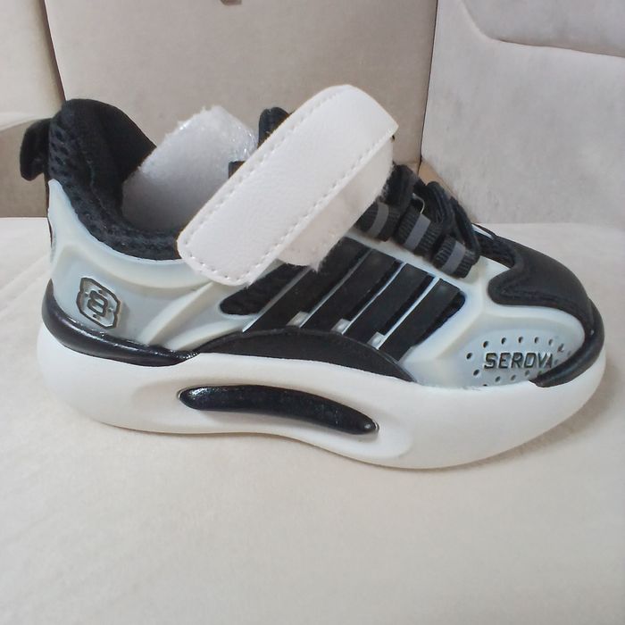 Кроссовки детские.