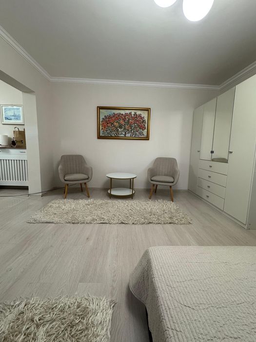 Particular inchiriez garsoniera