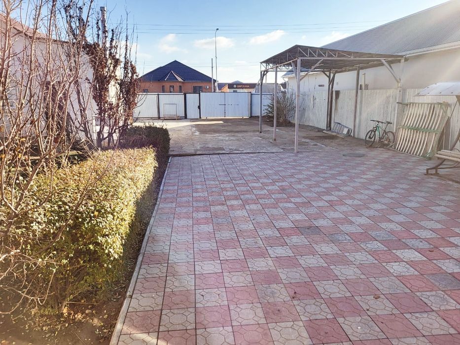 В связи с переездом срочно продается частный дом и гостевой дом.