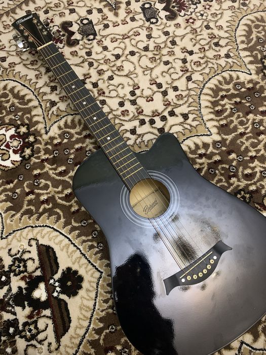 Gitara  sotiladi 1111 ming sumkasi bilan yangi umuman ishlatilmagan
