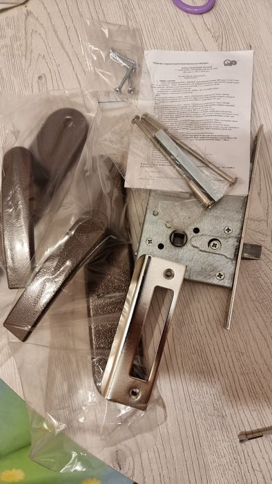 Продам замок резной