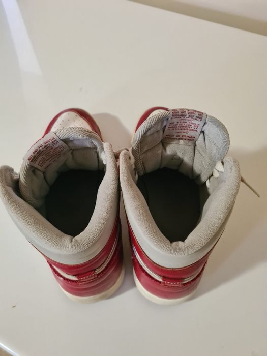 Air Jordan 1 Retro High OG "Varsity Red și  Jordan 1 Mid "Lucky Green"