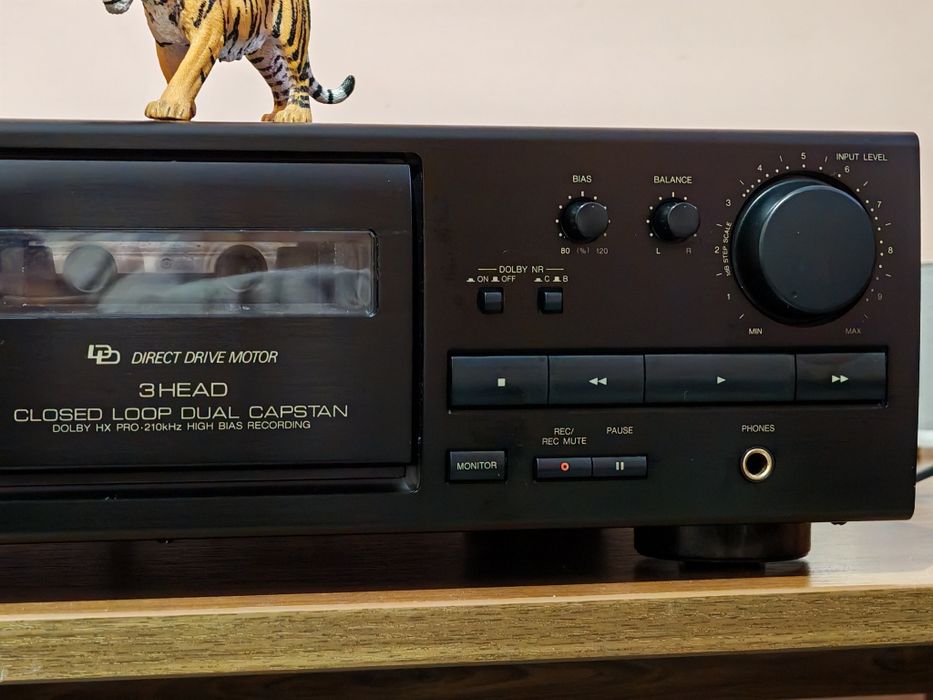 Jvc TD-V562. Un super deck. 3 Head DDD drive.  Preț fix !