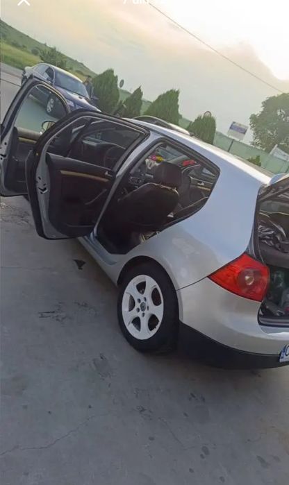 Vând Golf 5 1.9 tdi