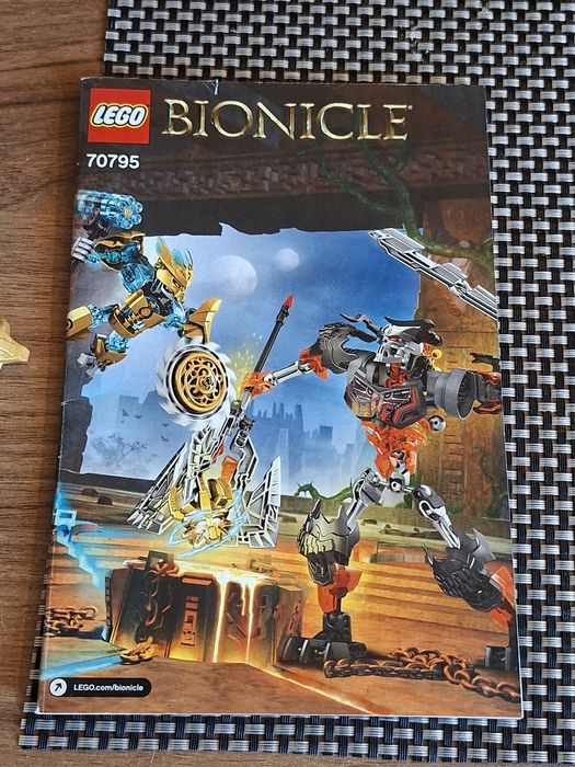 Lego Bionicle Mask Maker vs Skull Grinder 70795 Set