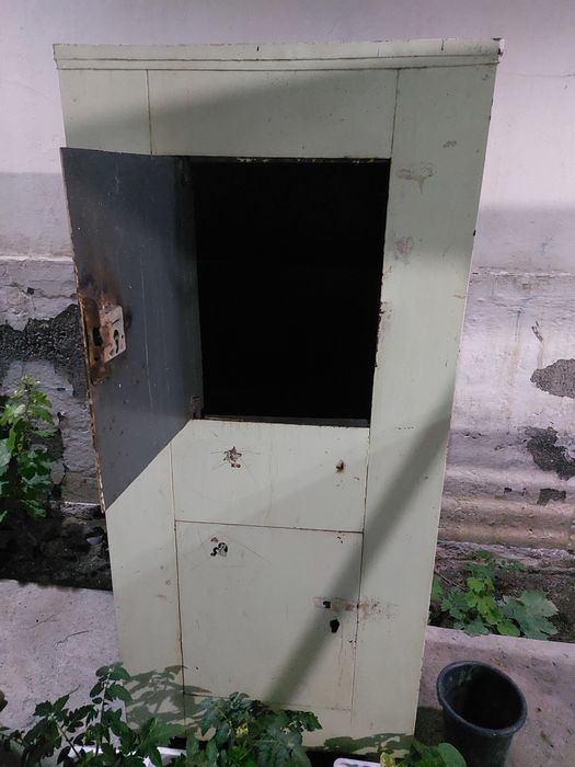 Продаётся сейф, металлический