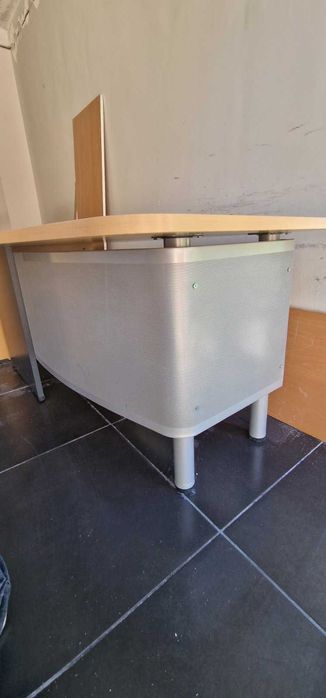 Бюро и шкаф за документи