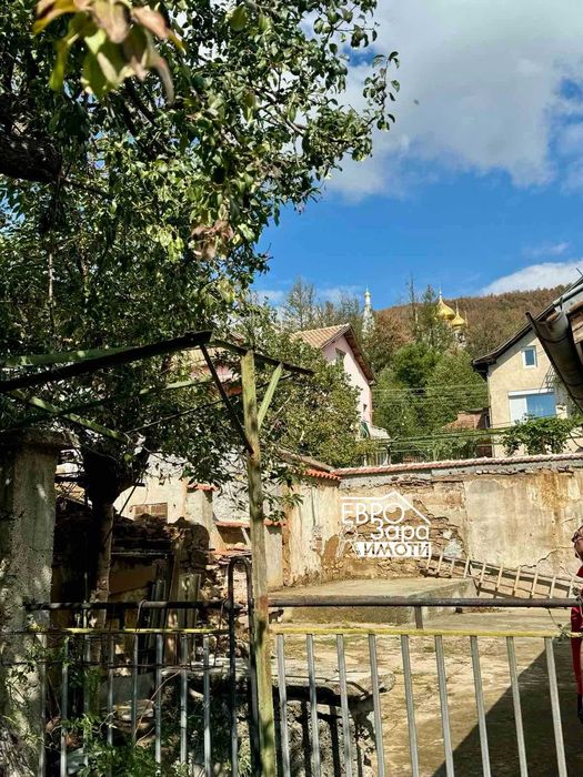 Двуетажна къща за продажба в гр.Шипка