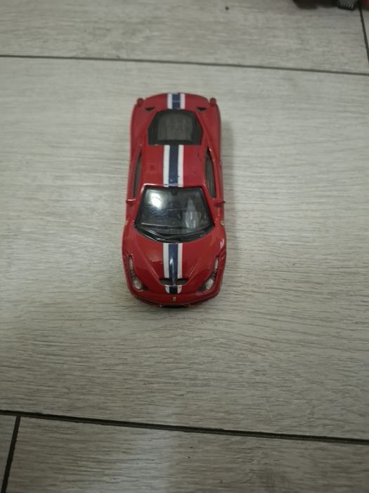 Колички hot wheels и ferrari