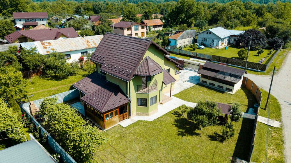 Casă spațioasă cu curte mare, 4 dormitoare, Bănești, Prahova – zonă liniștită