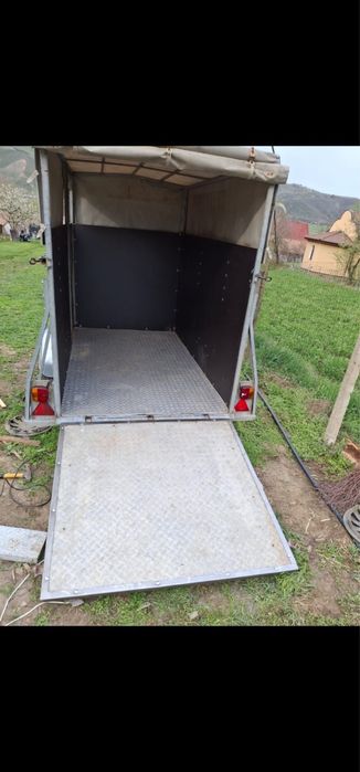 Vand remorca pentru animale