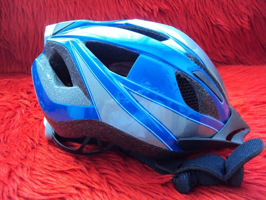 Велосипедна каска със сигнални лампички