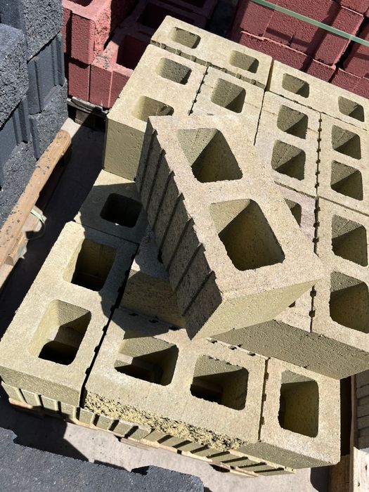 Рваные блоки сплитерные накрывочные крыша