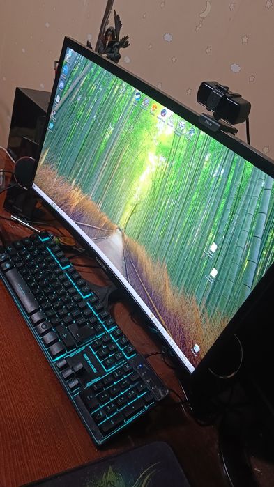 Монитор изогнутый Samsung