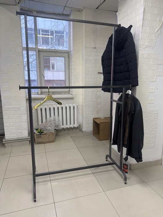 Напольная вешалка