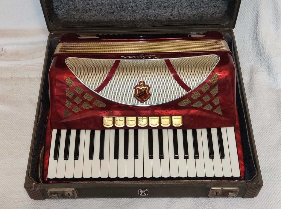 Акордеон "HONNER" LUCIA IIP 80баса