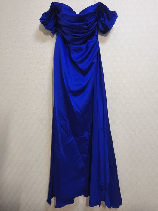 Вечернее платье синего цвета