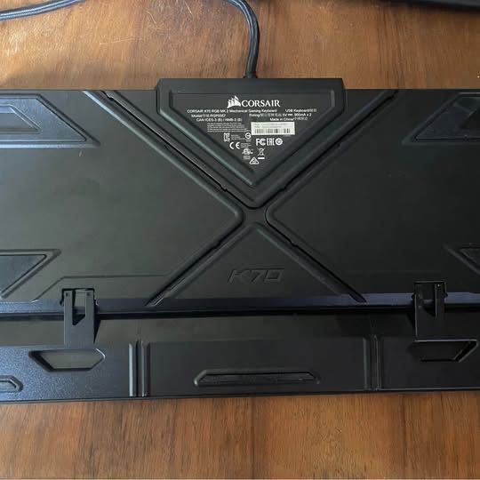 Механична геймърска клавиатура Corsair K70 RGB MK.2