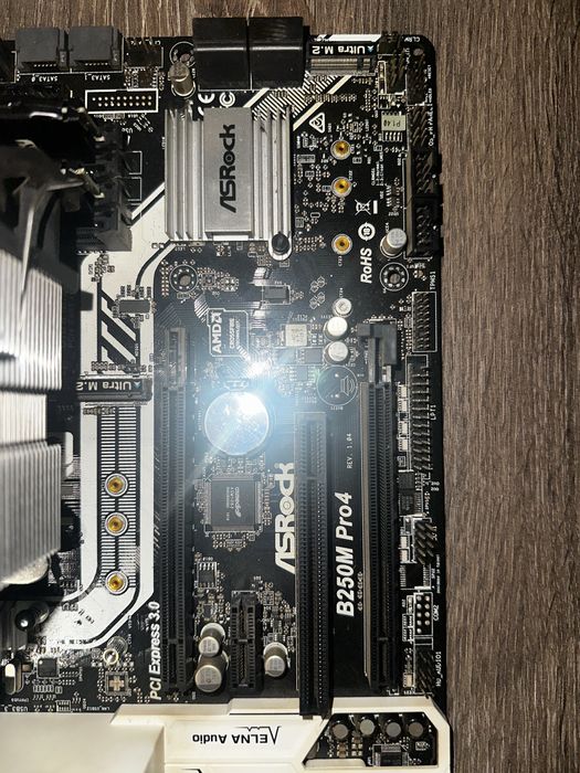 I7 7700k, 2X8GB RAM HyperX DDR4, ASRock B250M Pro4