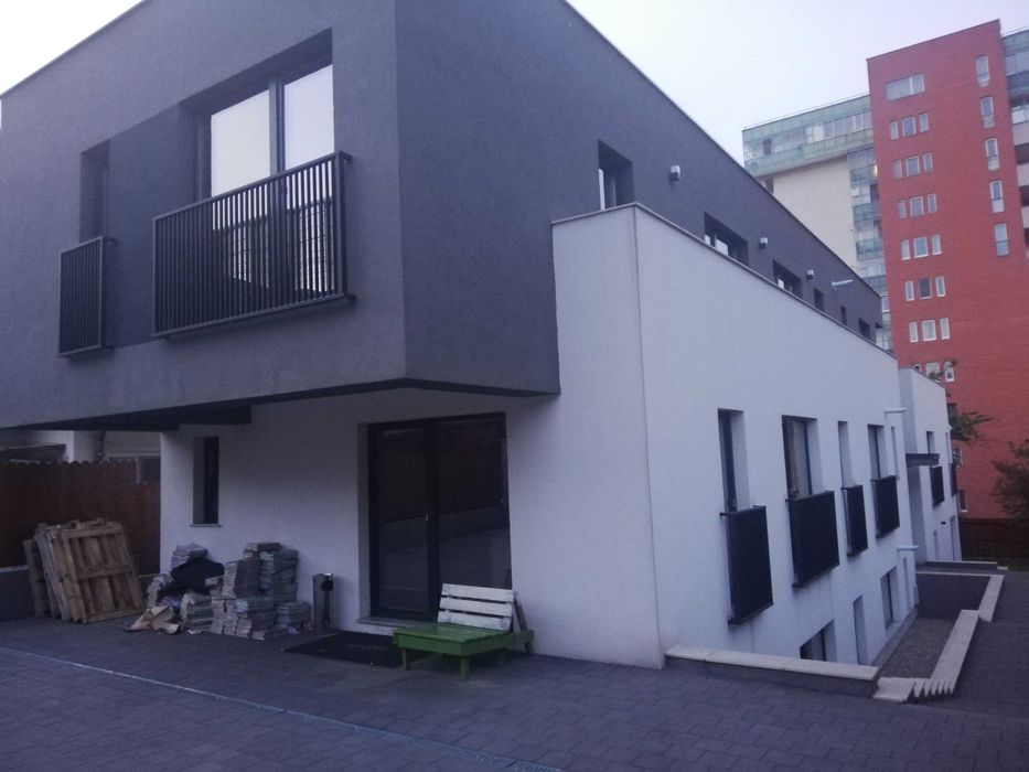 Dau in chirie cladire de 500 mp superfinisat, compus din 4 apartamente, momentan amenajat birouri, teren 600 mp, imrejmuit, str Meteor si Observator