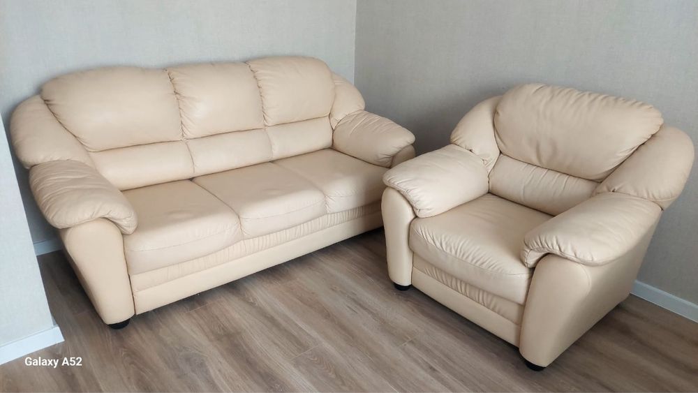 кожаный диван продам