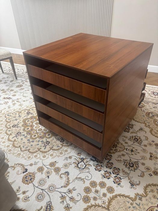 Комод. Мебель для дома