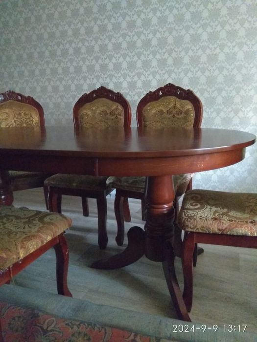 Продам стол 2 метра со стульями 10 штук