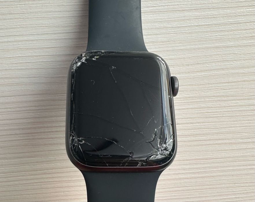 Vând Apple Watch SE 1, 40 mm – ecran spart, pentru piese