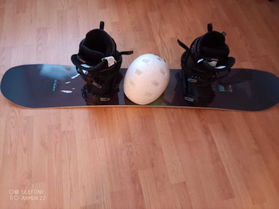 Placă snowboard + Boots + Legături snowboard + Cască snowboard -NOI
