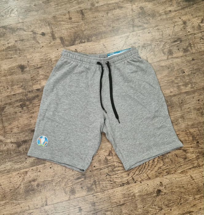 Pantaloni scurti