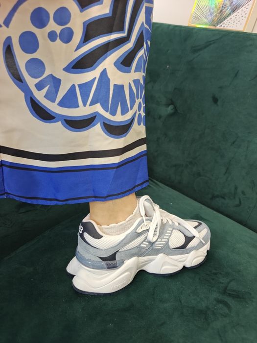 VÂND New Balance 9060 din Piele naturală