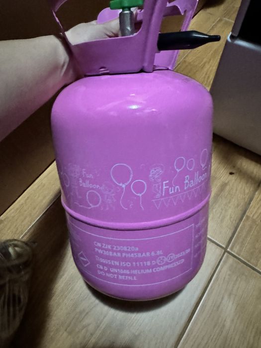 Butelii goale de heliu