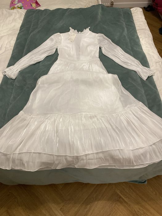 Белое национальное платье