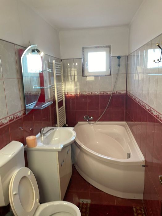 PF închiriez apartament