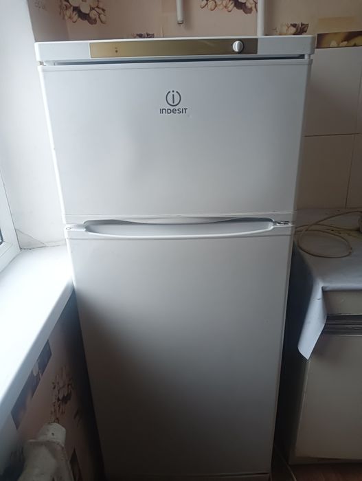 Холодильник  продаю