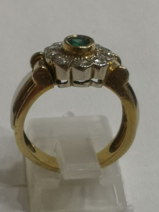 Vind inel din aur 18kt cu diamante și smarald