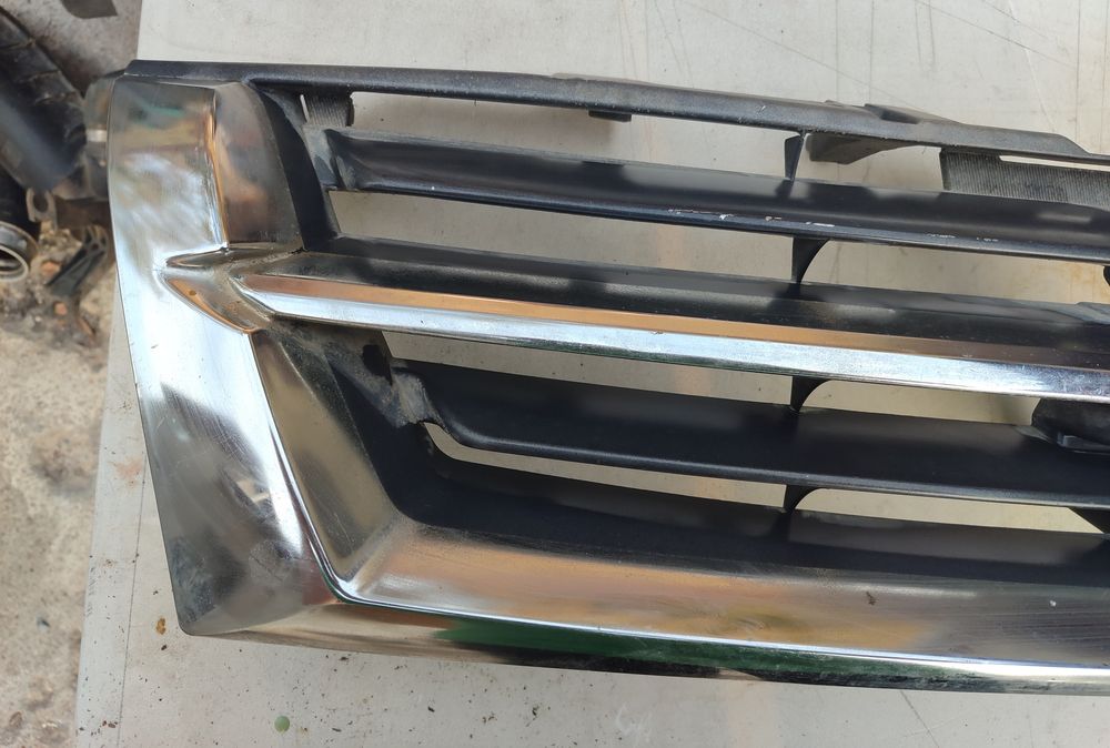 Митсубиси Паджеро 3. Решетка радиатора. Из Японии. Оригинал.