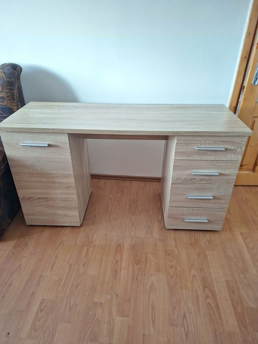 Birou și comodă noi